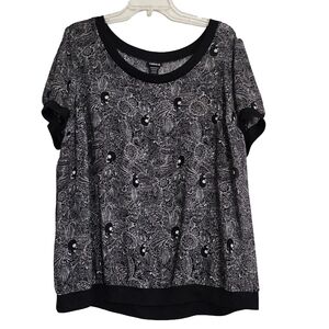 Torrid Black and White Skull Short Sleeve Top